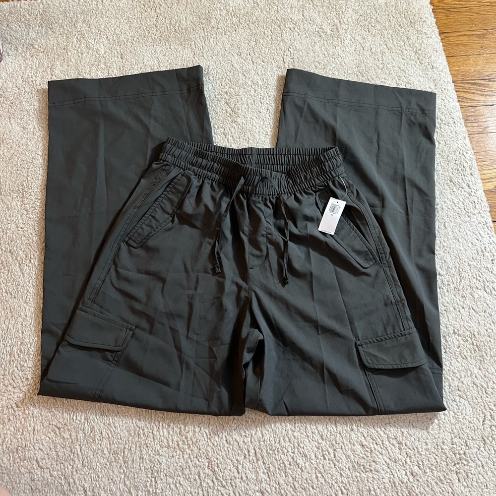 NWT: Old Navy High-Waisted StretchTech Wide-Leg Cargo Pants